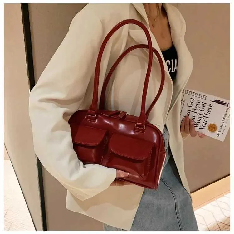 Rode retro schoudertas van lakleer voor dames satchel model_voghion.com