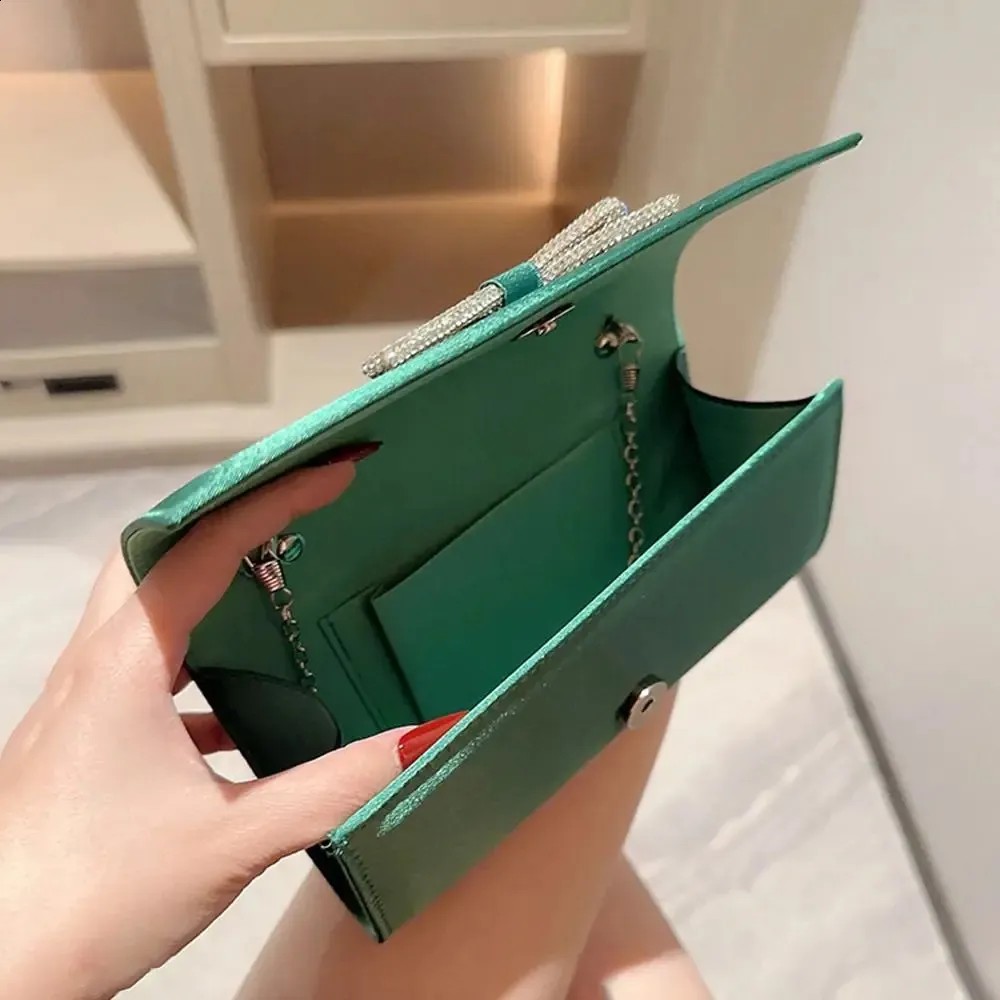 Pochette da sera per donna in raso e seta con paillettes per matrimonio_voghion.com