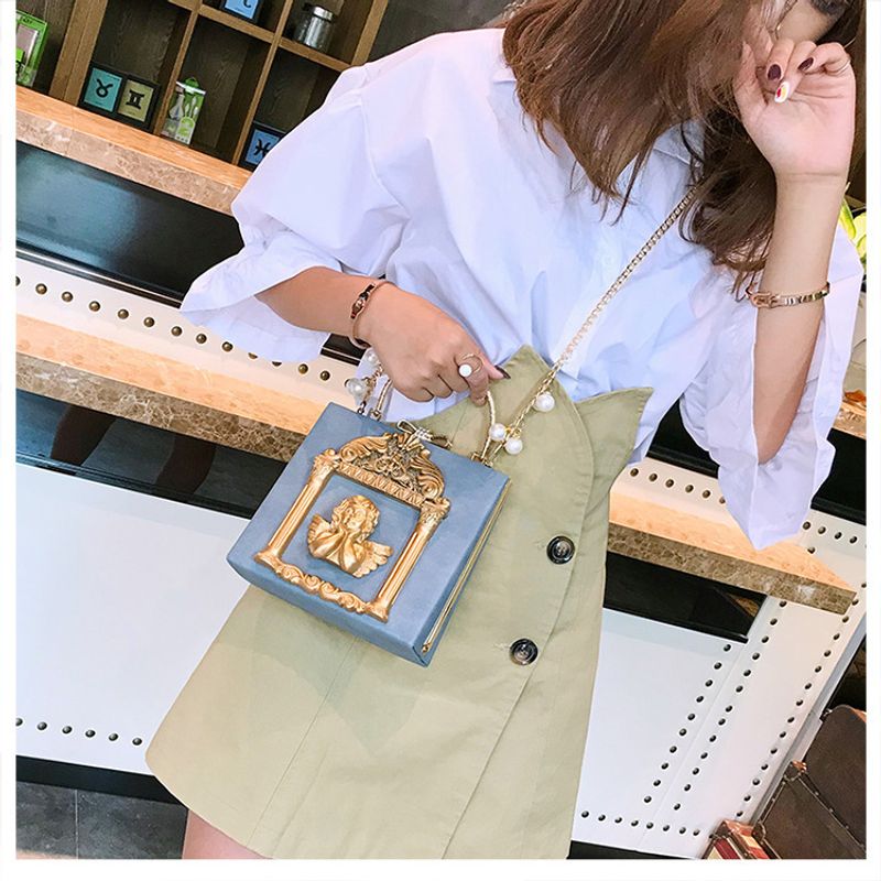 Small Baroque Angel Shoulder Bag For Women With Chain Strap_voghion.com