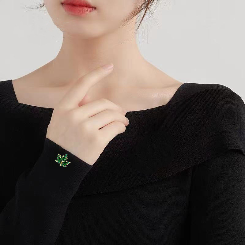 Spilla autunnale in foglia d'acero, temperamento elegante, fibbia leggera antiscivolo, personalità creativa, piccola spilla da colletto, semplice_voghion.com