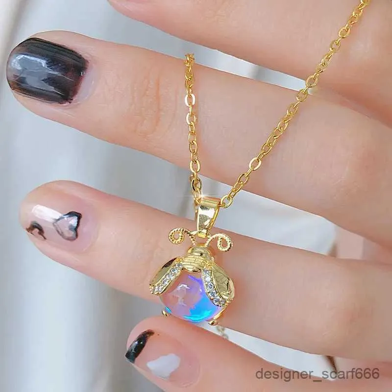 Anhänger Halsketten Klassischer Trend Lichtfarbe Aurora Firefly Damen Halskette Kalter Wind Nischendesign Mondstein Allgleiches_voghion.com