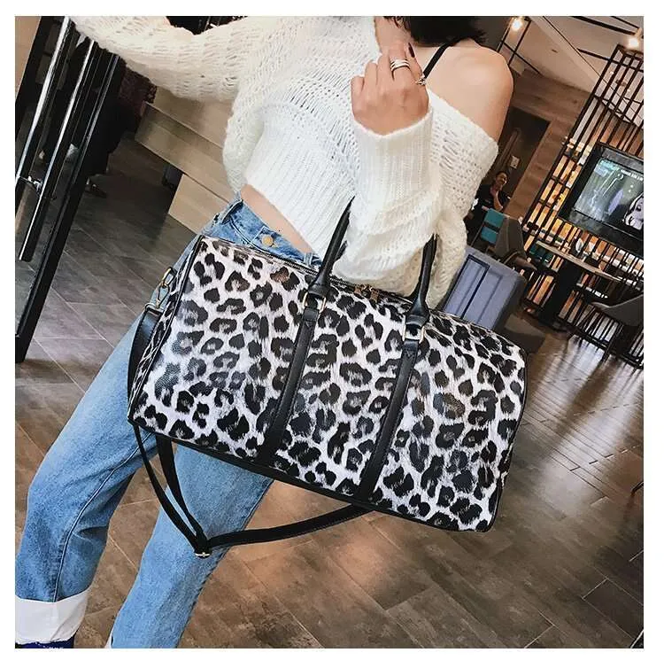 Europe American Fashion Leopard Print Handbag Large Capacity Gym Bags Travel Shopping Tote Bag Street Dressing_voghion.com