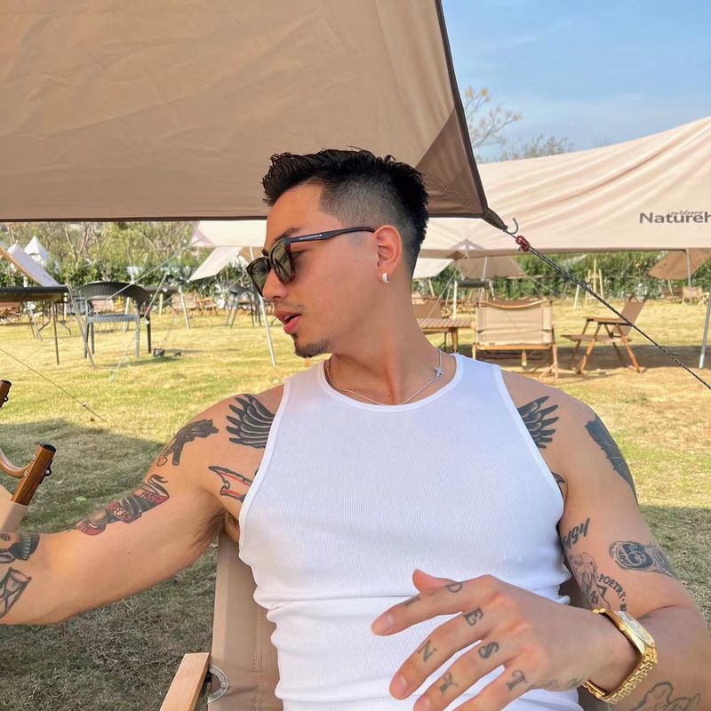 Orecchini in zircone di Neymar per uomo, leggeri, ruffiani, belli, di alta qualità, orecchini a clip, hip hop femminile_voghion.com
