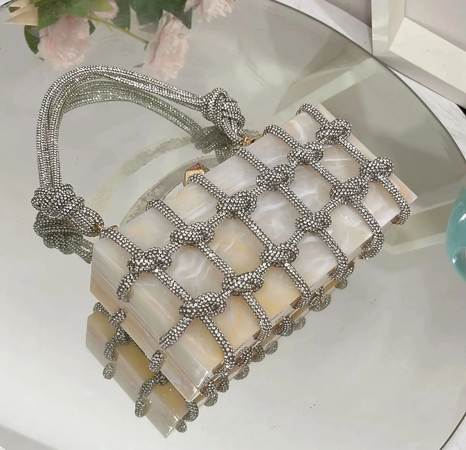 2024 Handtasche Hochwertige Abend-Dias-Kupplung Acryl Achselhöhle Quadratische Damen Geldbörse Hochzeitstasche 240907_voghion.com