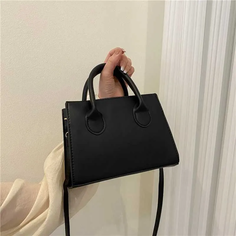 Sac de créateur Minimum petit sac carré noir entièrement assorti avec portefeuille à poignée supérieure, sac à bandoulière de travail classique. Y241118_voghion.com