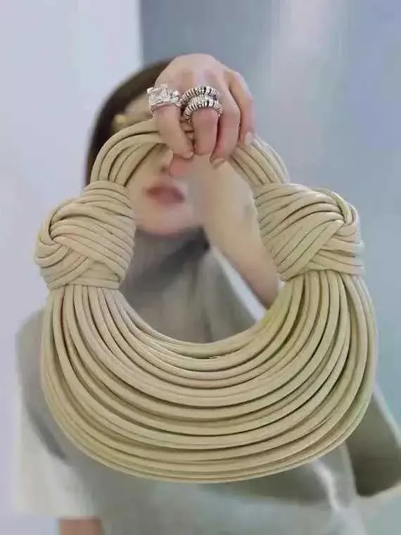 Naiste käekotid 2024. aastal, uued kuldses disainibrändi käsitsi kootud nuudlikotid, köiega sõlmitud, tõmmatud hulkur-sier õhtukotid_voghion.com