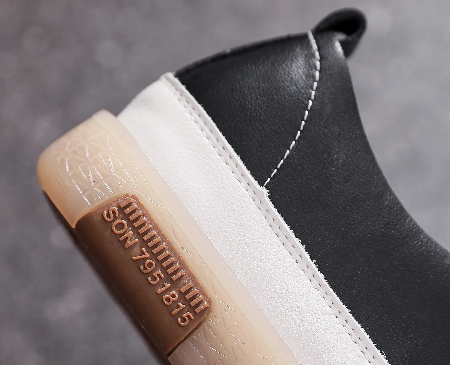 Scarpe da tavola casual con punta rotonda piatta, fascia elastica in vera pelle, basse, bianche, comode e traspiranti, con fondo morbido_voghion.com