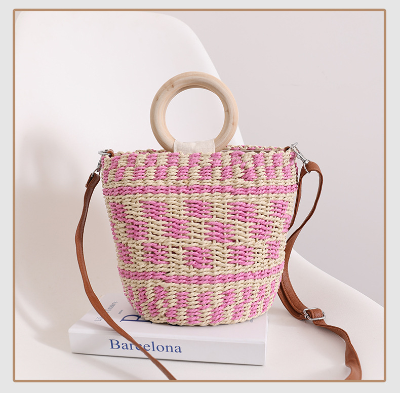 Sac rond en paille avec anneau en bois, nouveau sac à bandoulière de couleur contrastée européen et américain, sac tissé à la main pour femme, sac de plage de vacances en bord de mer_voghion.com