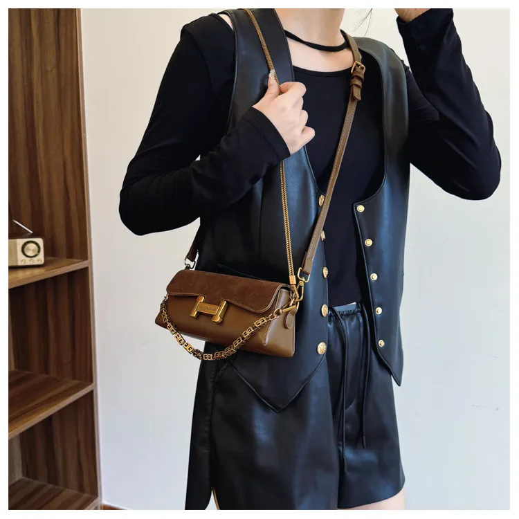 Stylish Multi-Functional Shoulder Purse With Premium Chain Detail_voghion.com
