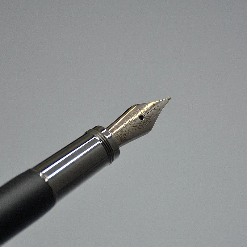Vente en gros Stylo à bille / roller à clip serpent noir mat de haute qualité, papeterie de bureau, écriture, cadeau, stylos à plume à encre_voghion.com