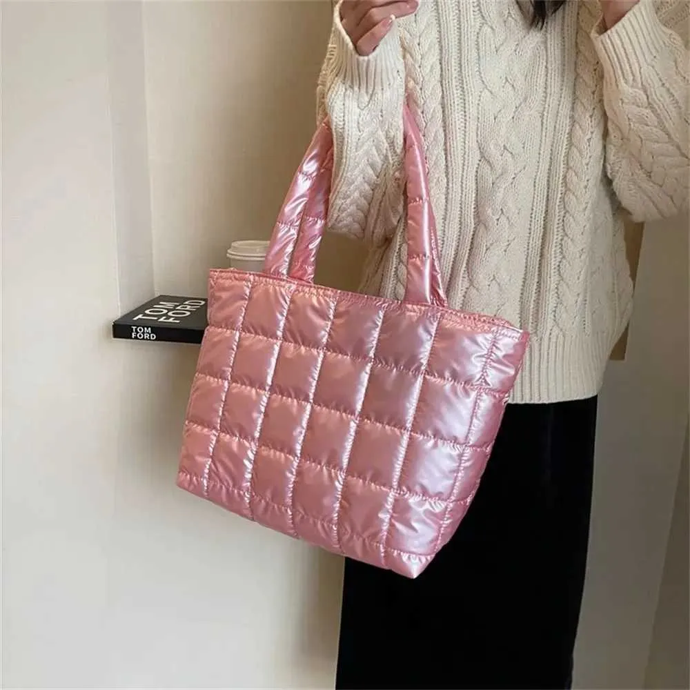 Women's Quilted Tote Bag Large Capacity Winter Shoulder Handbag_voghion.com