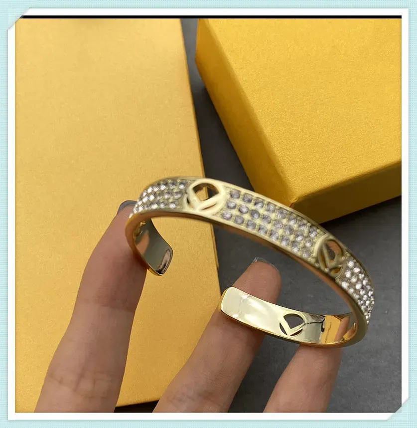 Pulsera de diseñador de moda para hombres y mujeres, regalos casuales para fiestas, pulseras de diseñador para mujeres, pulseras de oro para hombres, caja de joyería para bodas_voghion.com