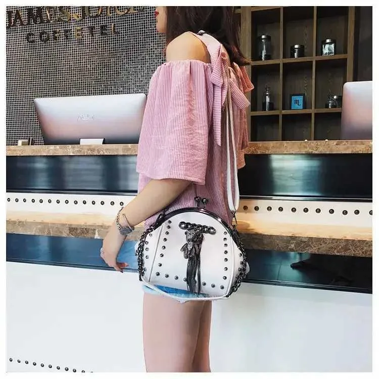 Metallfransen Dia Frauen Schulter Trend Stilvolle Chic Cartoon Anhänger Umhängetasche PU Leder Kette Weibliche Handba241216_voghion.com