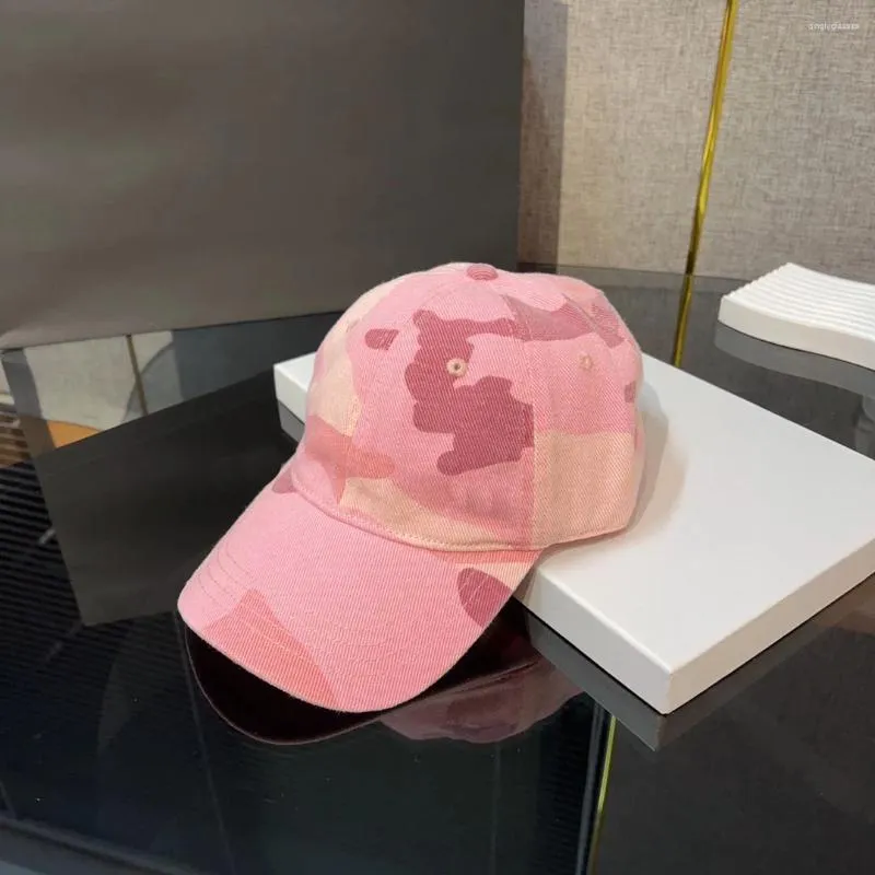 Berets Designer Womens Metal Letter Camouflage Street Fashion Retro Cap Baseball Sun Flat Hat_voghion.com