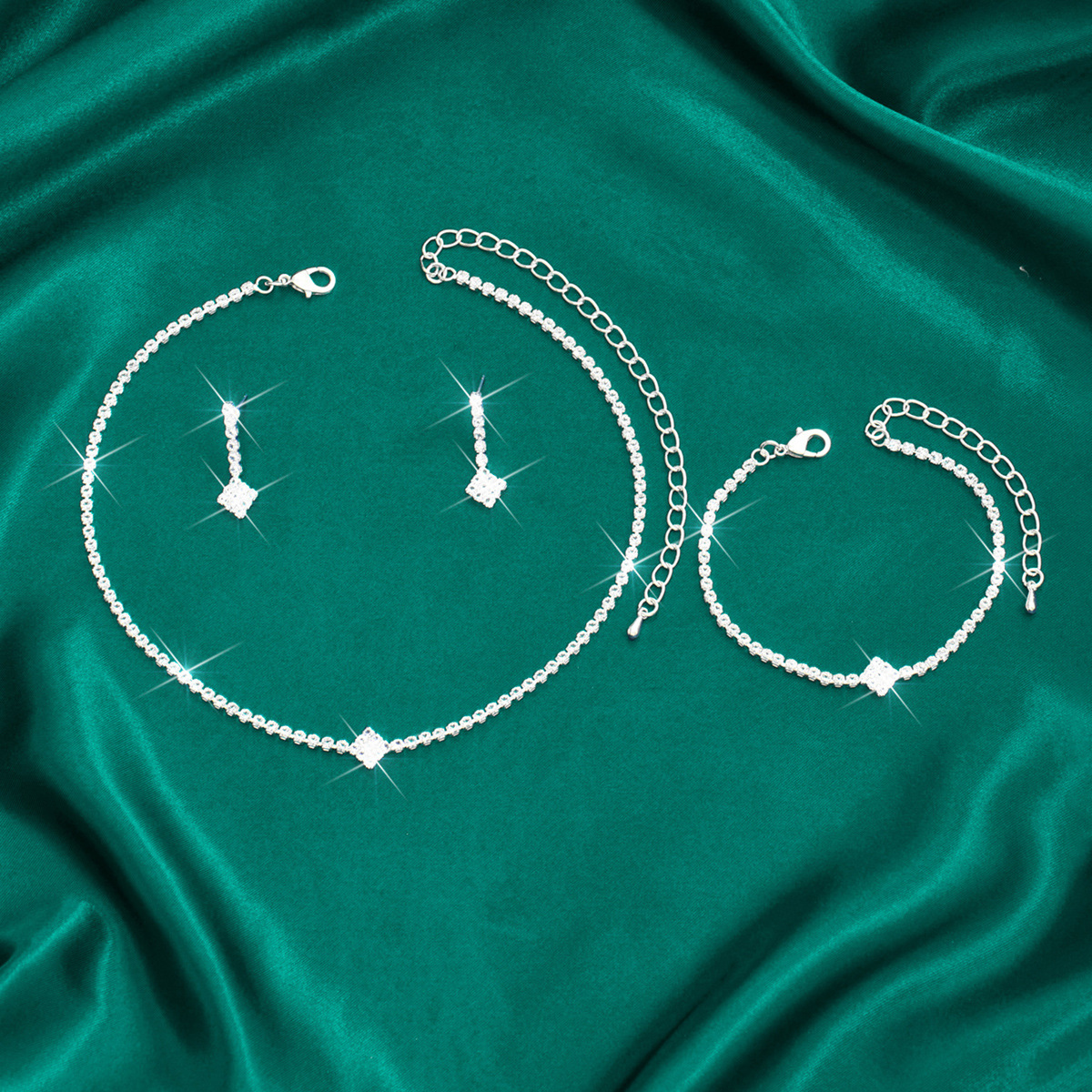 Fashion New Ins Niche Fashion Personality High End Sense All Match Claw Chain Necklace Earrings Bracelet Three Piece Set_voghion.com