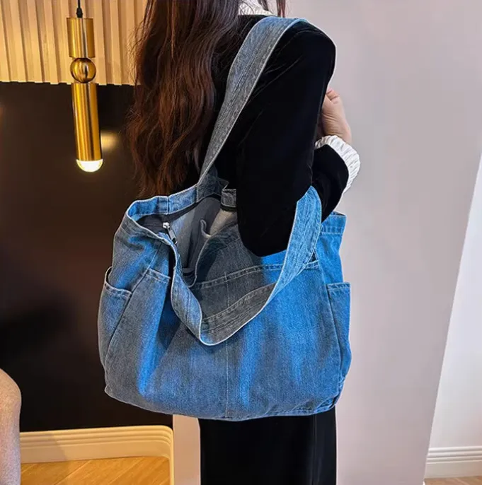 Borsa a tracolla alla moda in denim blu - Design multitasche per ufficio e università, tela resistente ed ecologica_voghion.com