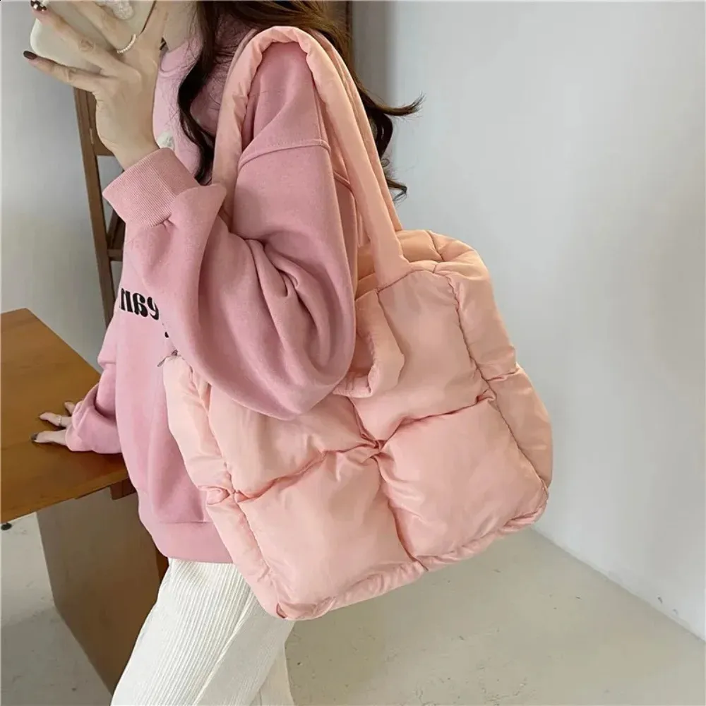 Borsa a tracolla grande capacità imbottita in nylon trapuntato, borsa a mano in piuma, borsa per la spesa in cotone morbido e imbottito 240912_voghion.com
