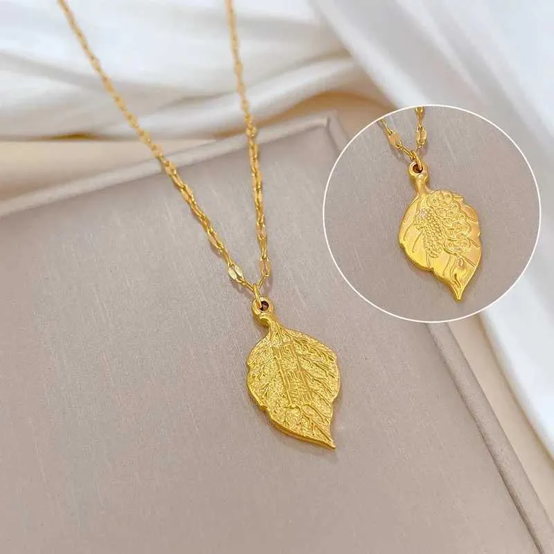 Kettingen Klassieke Retro Rijke Ketting Mode Persoonlijkheid Esdoornblad Eenvoudige Sleutelbeenketting Hanger Cadeau Geven_voghion.com