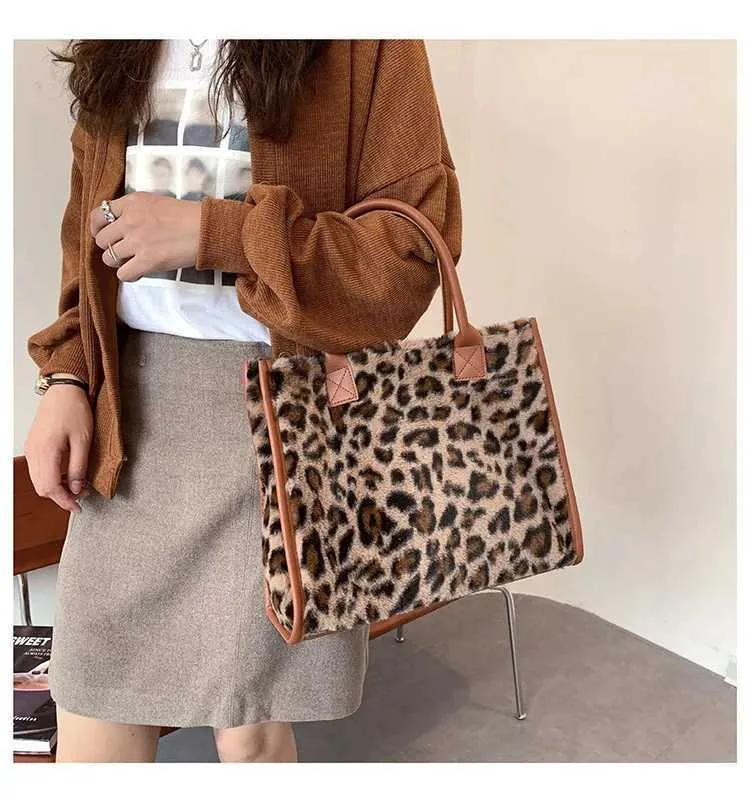 Leopardmönstrad handväska Modern för kvinnor Pendling Plyschväska Designerväskor Handväskor Bolsos De MujerC241031_voghion.com