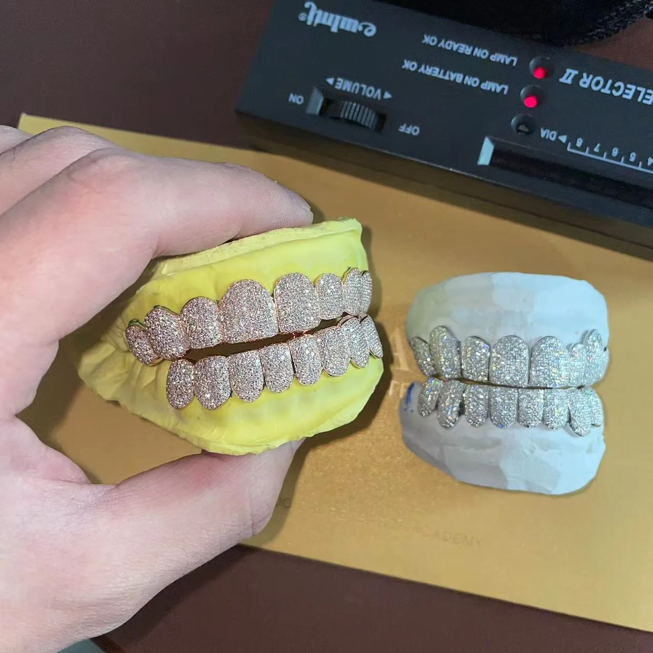 Sparkle Custom Made Hip Hopiced Out Sterling Sier Grills Gold Jewelry Zigzag Setting Vvs Moissanite Teeth Mouth Grillz_voghion.com