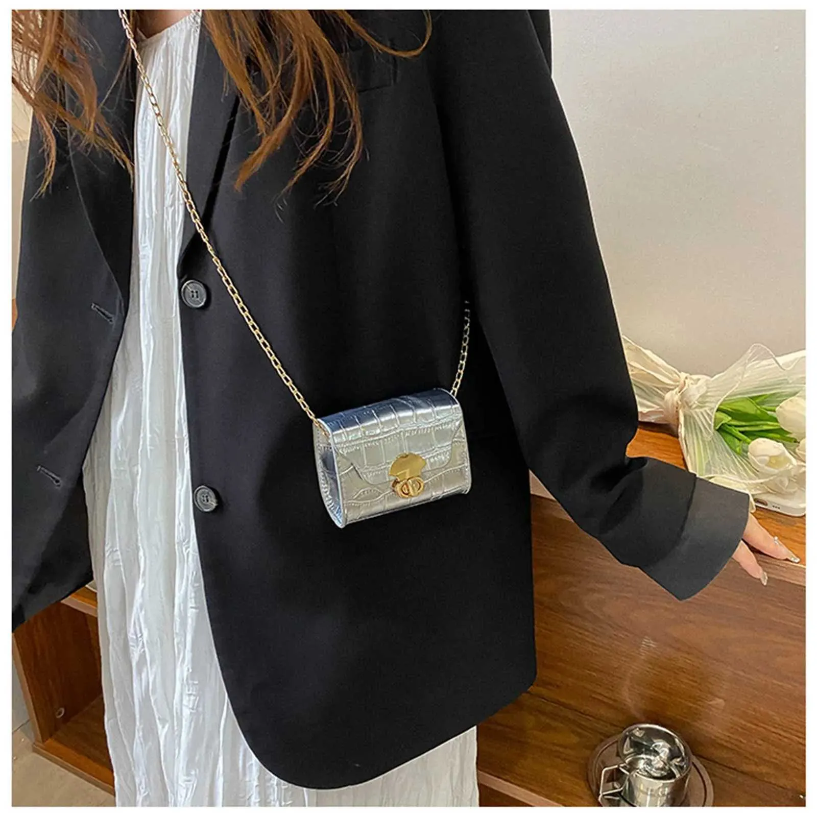 Borsa a tracolla piccola con catena a tracolla in pelle lucida in stile coreano, fibbia in metallo alla moda, portafoglio piccolo per ragazza, rossetto_voghion.com