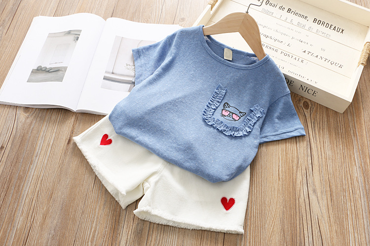 Madre y niños Pantalones cortos de mezclilla para niñas Verano 2024 Nuevos niños grandes para niños con estilo bordado corazón rojo pantalones prendas de vestir exteriores pantalones versión coreana_voghion.com
