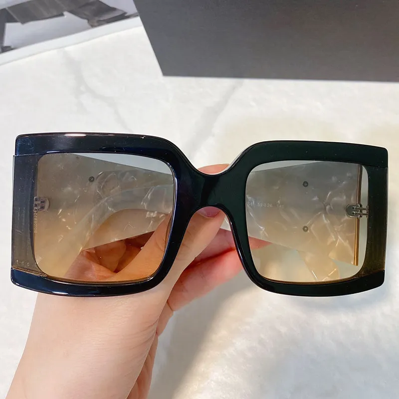 Lunettes de soleil tendance 4991 pour femmes, monture surdimensionnée, branches en métal, grandes lettres, pour l'été, le shopping, UV400_voghion.com