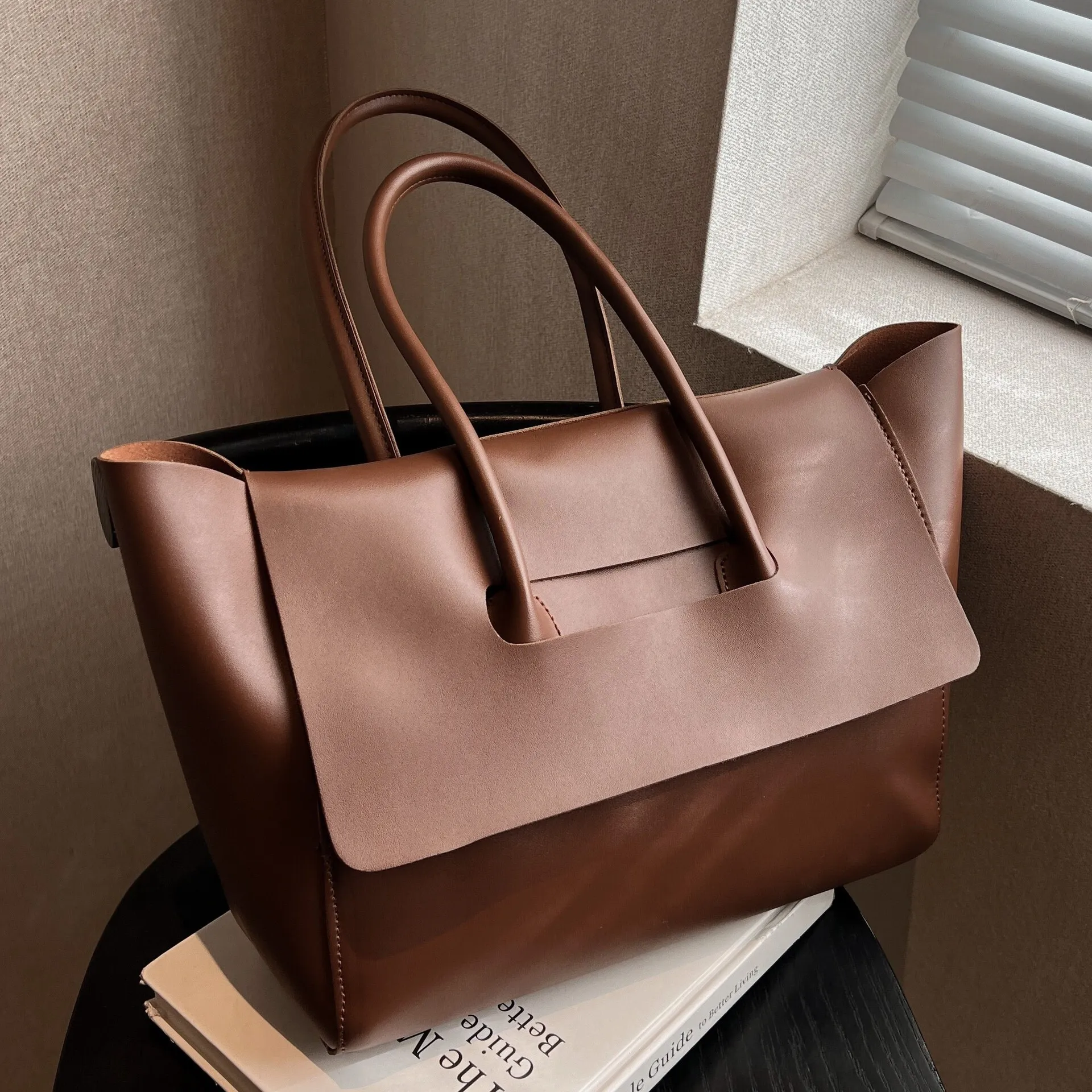 Women's Large Designer Shoulder Bag Retro Commuter Tote Handbag_voghion.com