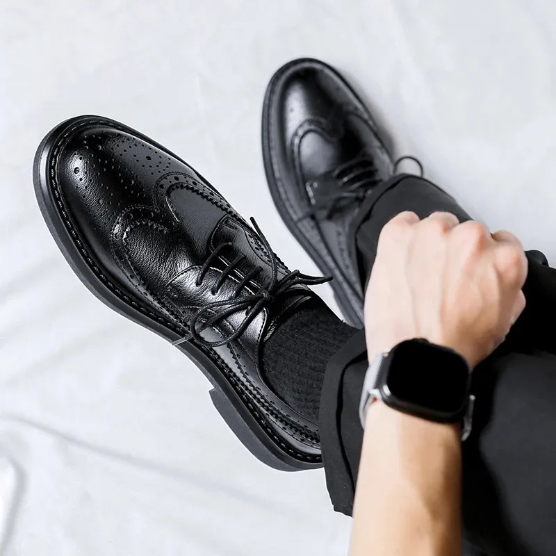 Novos sapatos Brogues clássicos da moda para homens Oxfords com cadarço em couro preto formal para festa de casamento 240614_voghion.com