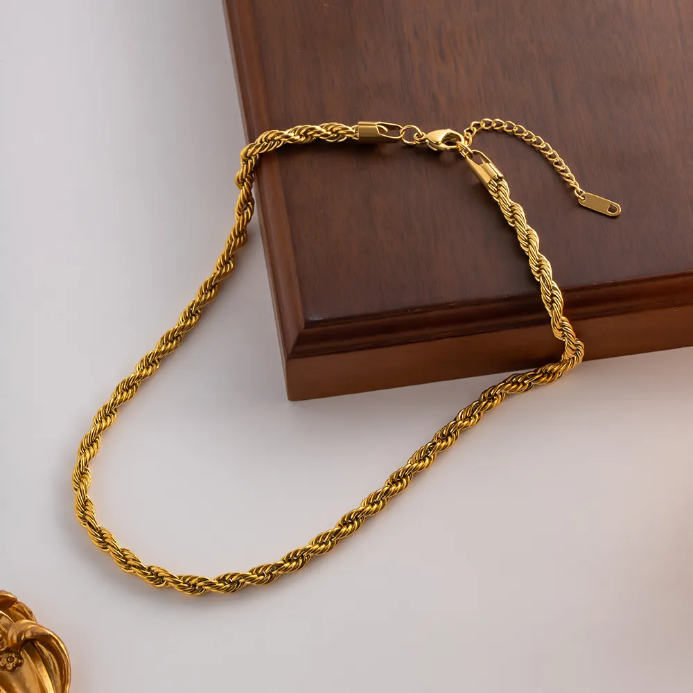 Designer Gold Plated Fried Dough Twists Fashion Versatile High Grade Chain Necklace For Men And Women_voghion.com