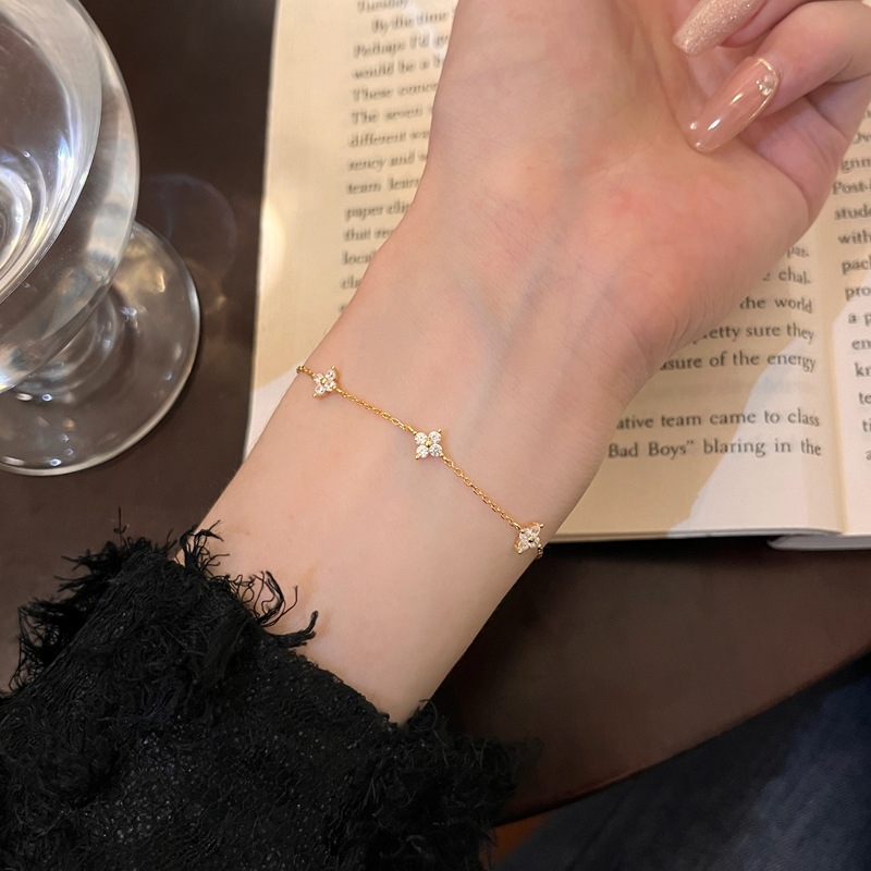 S Pure Silver Four-Leaf Clover Bracelet For Women, Simple Style, Zircon, Light Luxury, Niche, Elegant, High-End Feel_voghion.com