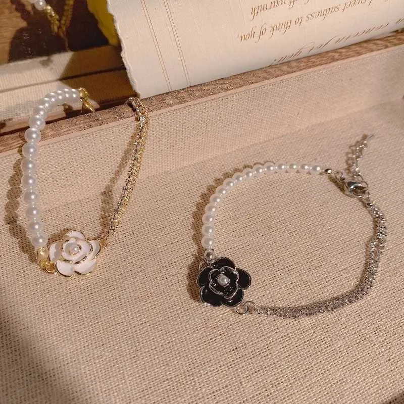 Pulsera de moda con perla camelia y circonita para mujer_voghion.com