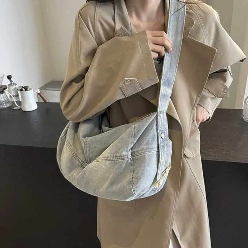 Geantă de umăr unisex elegantă din denim spălat, cu compartiment mare, pentru serviciu, școală, cumpărături, blugi vintage, crossbody_voghion.com