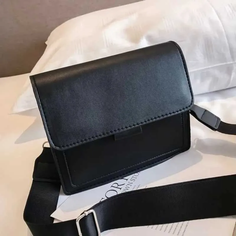 Stylish Women's Crossbody Bag With Wide Strap Small Retro Design_voghion.com