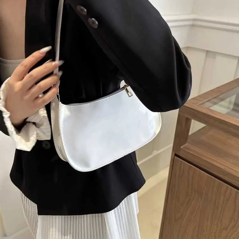 Sac de créateur rétro couleur unie en cuir PU sac à bandoulière pour sous-vêtements mode décontracté sans-abri portefeuille et sac à main pour femme_voghion.com