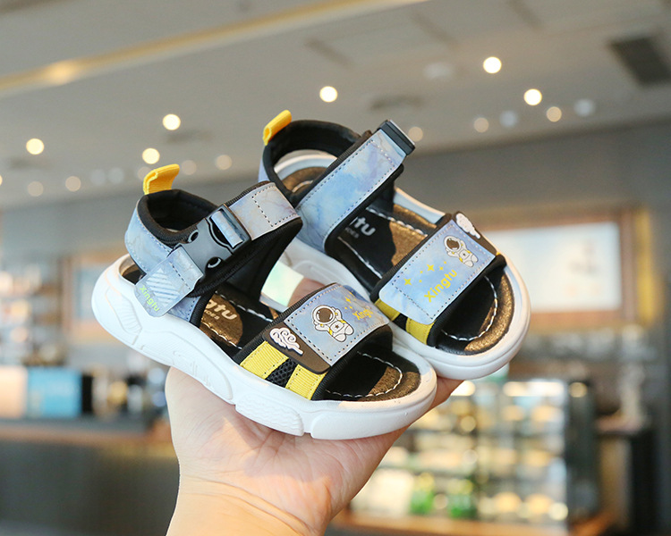 Jungen 2024 Sommer Neue bequeme und modische Baby-Strandschuhe Cartoon Open Toe Klett-Kindersandalen_voghion.com