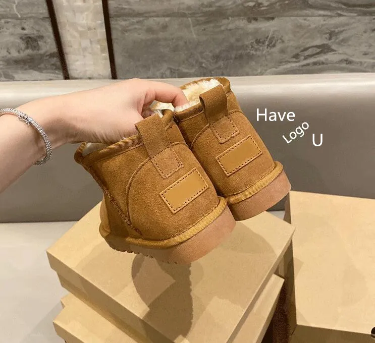 Bottes de neige courtes classiques à la mode pour femmes, bottes chaudes décontractées en peau de mouton et peluche avec sac à poussière pour cartes_voghion.com