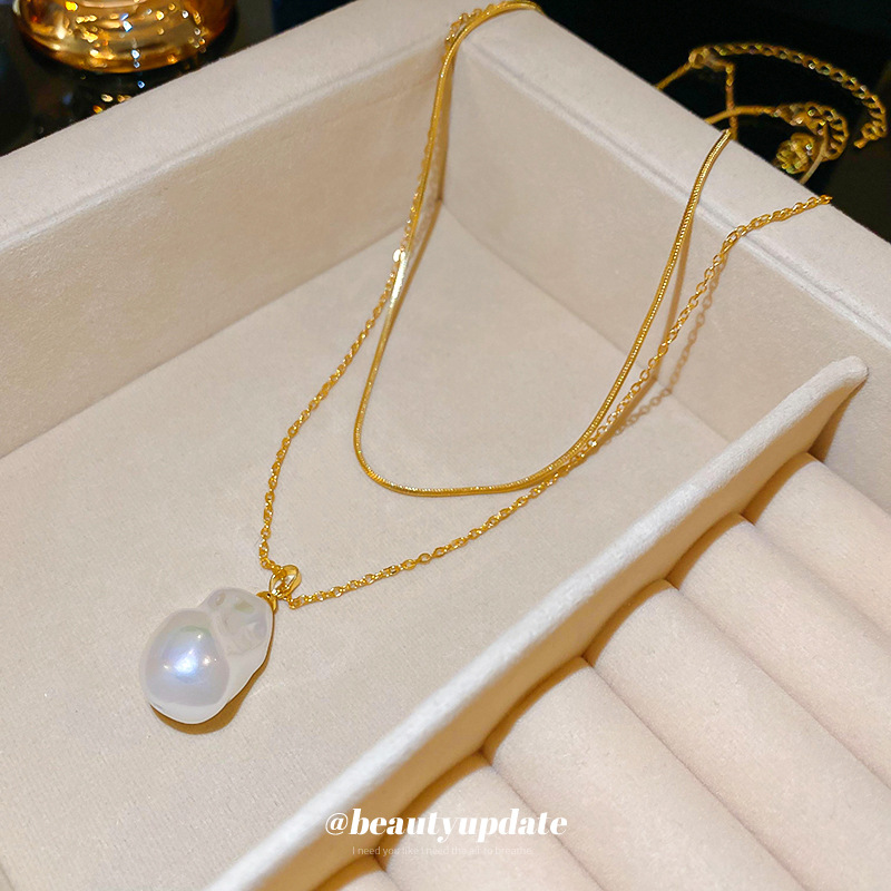Minimalista francés, de alta gama, elegante con un estilo palaciego femenino que tiene un ambiente de nicho. Cadena de collar, de moda y