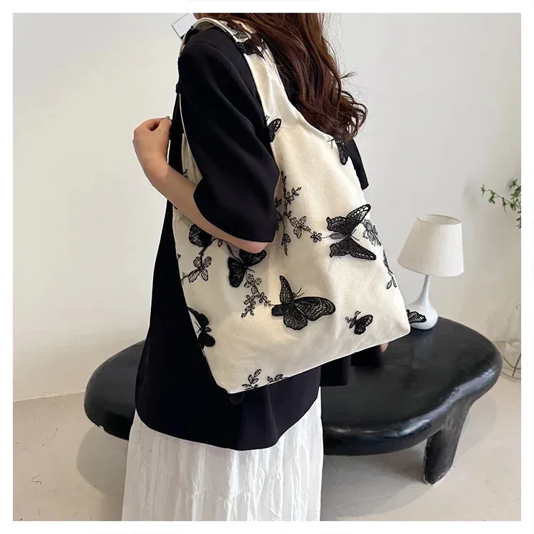 Summer Women's Shoulder Bag With Butterfly And Flower Canvas Design_voghion.com