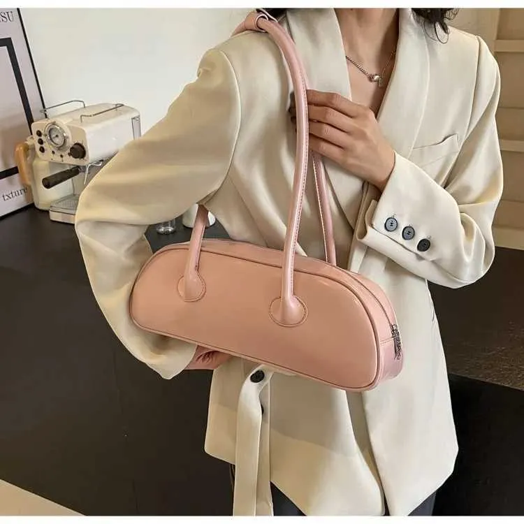 Sac à aisselles en bâton français de grande capacité, version coréenne, tendance féminine, Xiaohongshu, même style, bandoulière simple, porté à la main_voghion.com