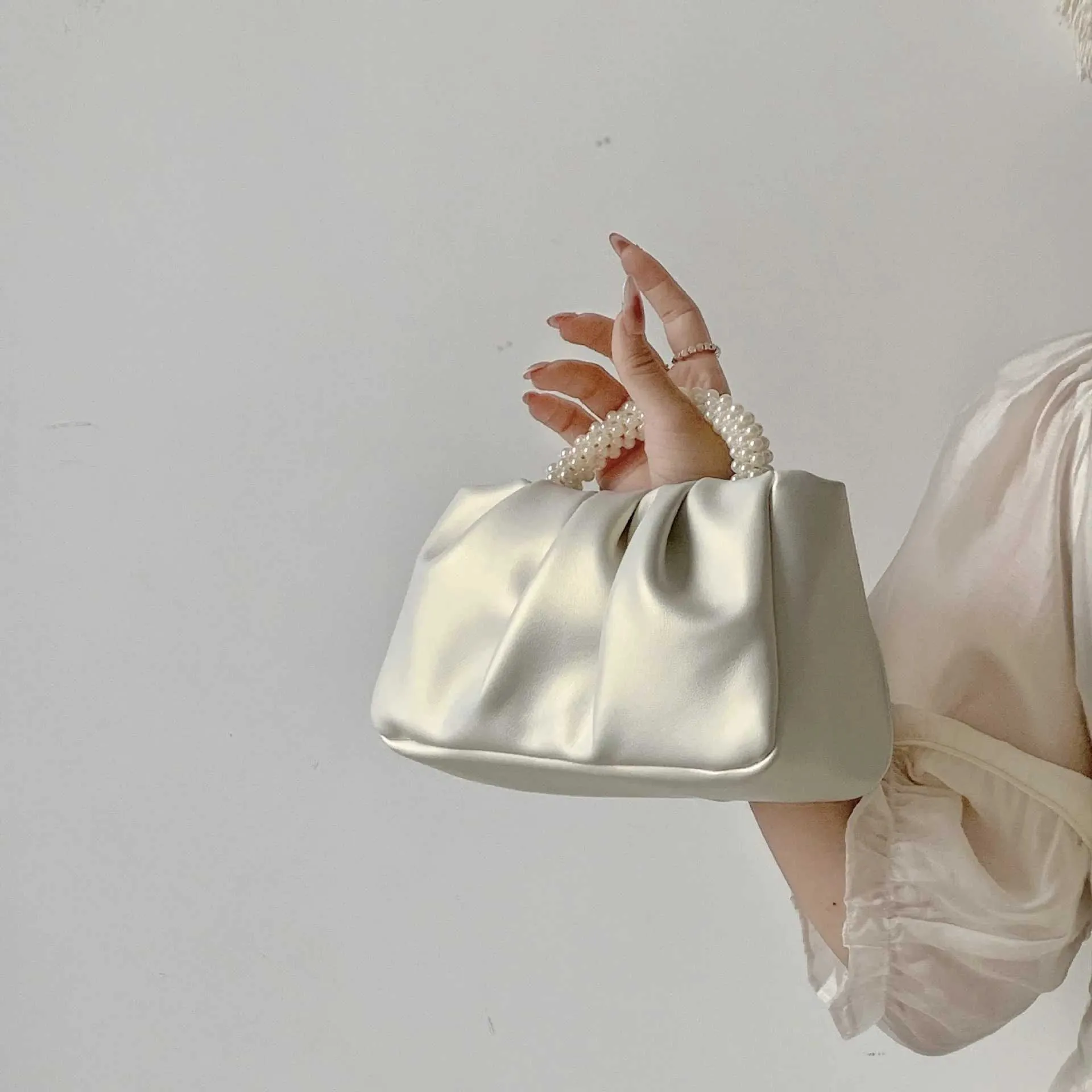 Borsa clutch con manico di perle borsa a spalla quadrata donna_voghion.com
