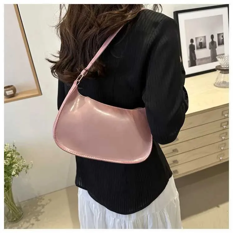 Designer Tasche Vintage weinrot Lackleder glänzend Gerie 2024 neu minimalistisch Damen Reißverschluss Umhängetasche elegant lässig_voghion.com