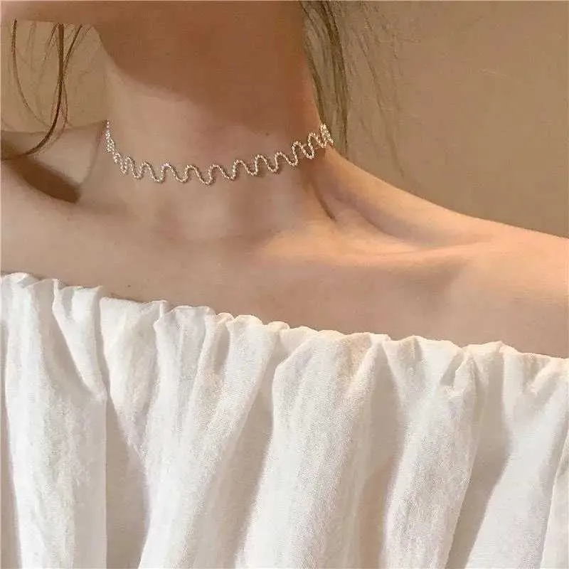 Colliers pendentifs rétro papillon doré en acier inoxydable avec chaîne serpent et breloque tendance pour femmes_voghion.com