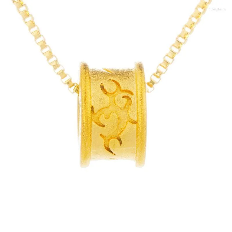Collana con pendente dorato e perle cilindriche per donna elegante_voghion.com