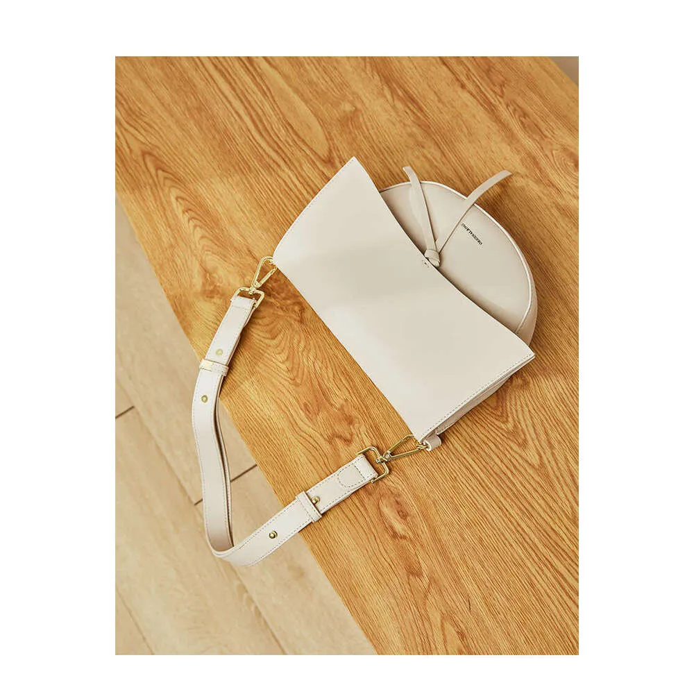 Moteriškas, odinis platus diržas, pusiau apvalus retro karvės odos vieno peties balno krepšys_voghion.com