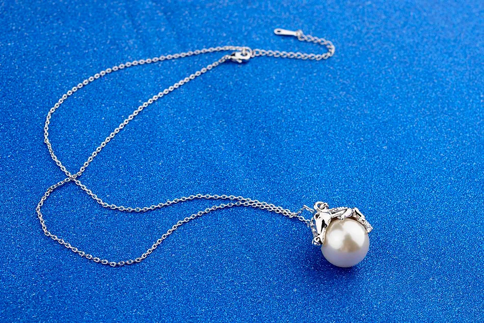 Chains Top Quality Italina Brand Exquisite Mosaic White Pearl Crocodile Pendant Clavicle Chain Necklace For Women_voghion.com