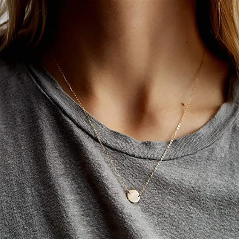 Collane con ciondolo, catene a strati alla moda per le donne, graziosi gioielli di moda in perle acriliche con disco in ottone rotondo_voghion.com