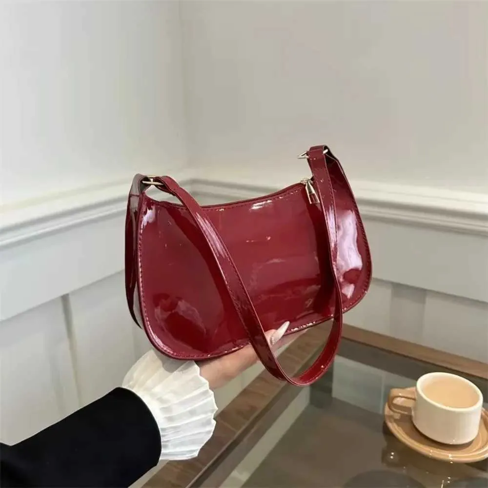 2024 Wens patented leather Versatile Fi Shoder casual Cmuting bag girl brand designer zipper small handbag Y241026_voghion.com