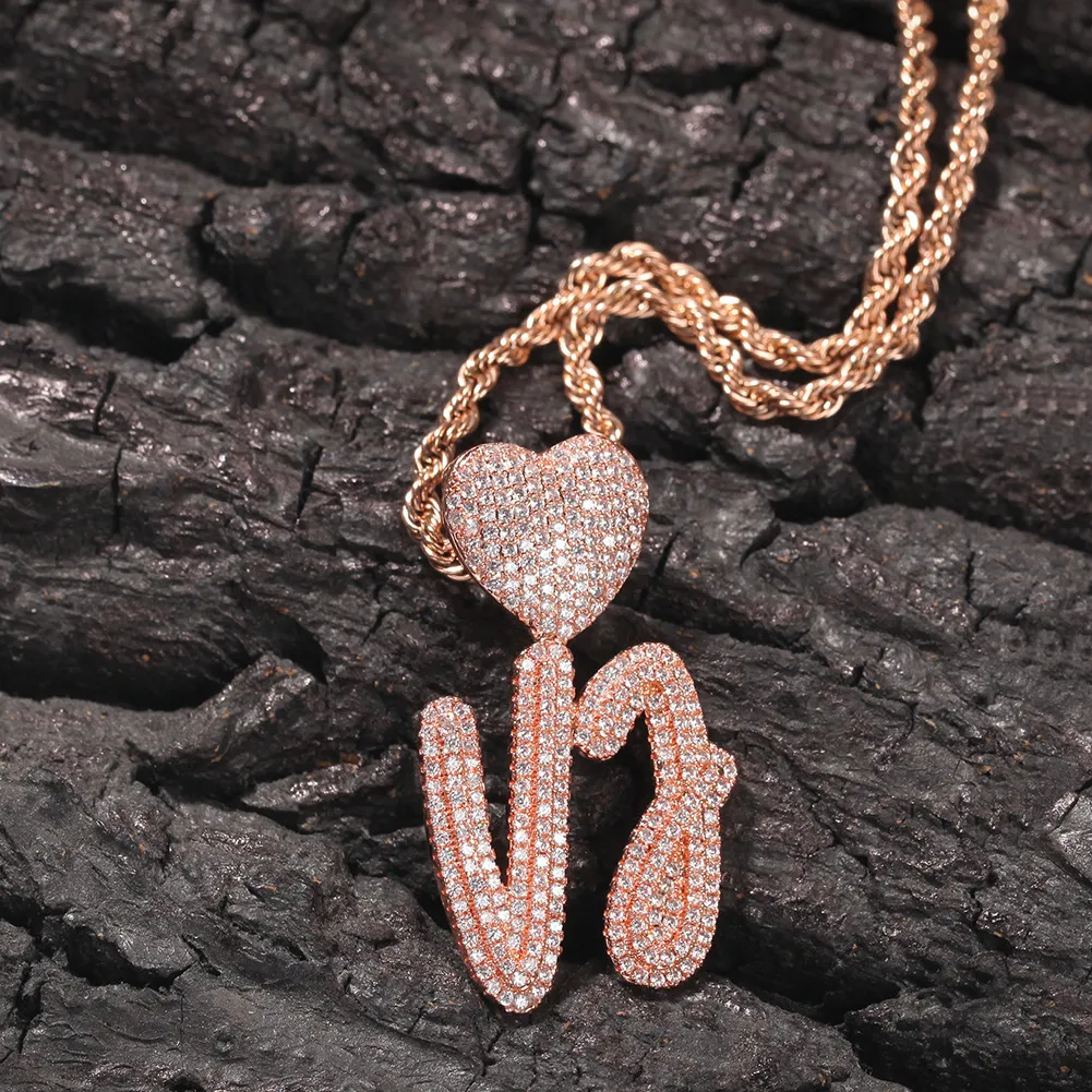 Collier avec pendentif personnalisé en forme de cœur avec initiale cursive et nom personnalisé en zircone cubique glacé CZ en or véritable_voghion.com
