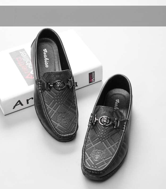 Vīriešu apavi ar uzvelkamu apavi, vīriešu apavi ar britu stilu, melnas ādas mokasīni ar mīkstu zoli, biznesa stila vīriešu ikdienas ādas apavi, modernas mokasīni vīriešiem_voghion.com